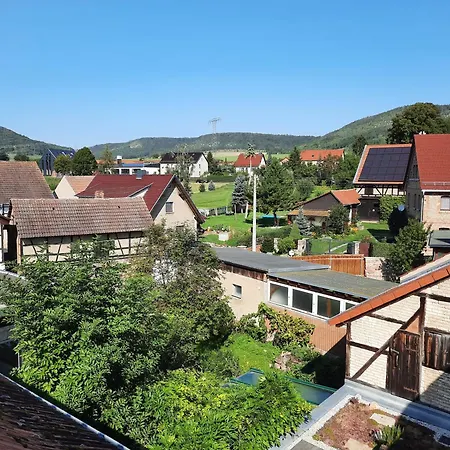 Mit Terrasse